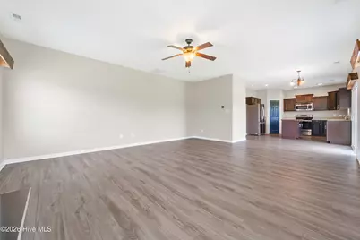 407 S Bluff Circle, Jacksonville, NC 28540 - Photo 6