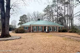 830 W Covington St, Laurinburg, NC 28352 - Photo 1