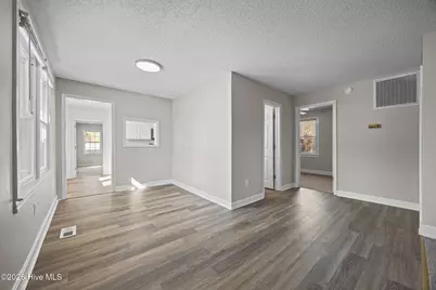 21 East Drive, Jacksonville, NC 28546 - Photo 10