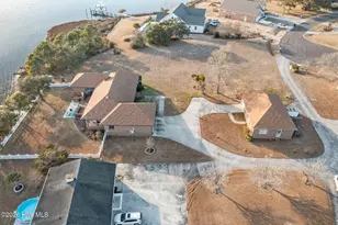 200 Pelican Dr, Newport, NC 28570 - Photo 6