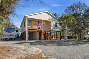 140 NE 18th St, Oak Island, NC 28465 - Photo 2