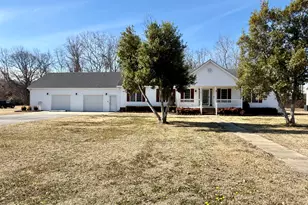 1045 Mascot Ln, Williamston, NC 27892 - Photo 2