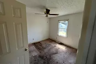 1310 E 11th St, Lumberton, NC 28358 - Photo 12