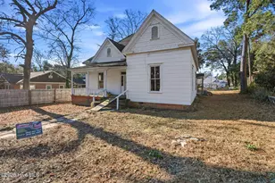 317 McDonald Ave, Hamlet, NC 28345 - Photo 4