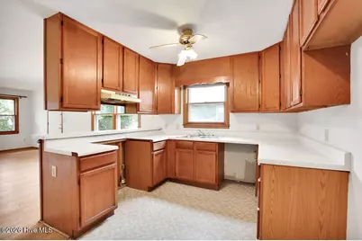 417 E Leonard Street, Southport, NC 28461 - Photo 2
