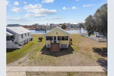305 Atlanta Avenue, Carolina Beach, NC 28428 - Photo 2