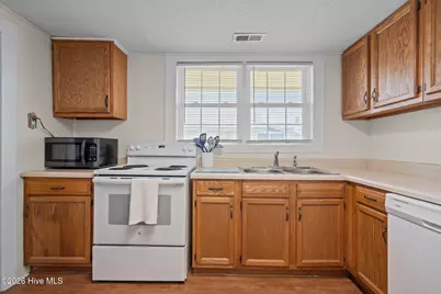 305 Atlanta Avenue, Carolina Beach, NC 28428 - Photo 18