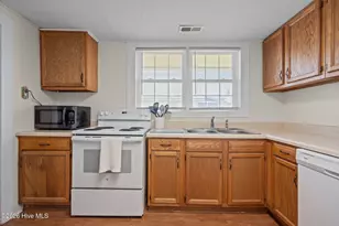 305 Atlanta Ave, Carolina Beach, NC 28428 - Photo 18