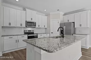 70 Umbrella Palm Dr, Hampstead, NC 28443 - Photo 8