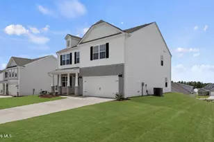 700 Lazy Elm Ln, Aberdeen, NC 28315 - Photo 2