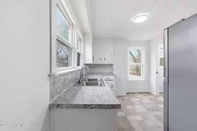 200 Queen Street, Elizabeth City, NC 27909 - Photo 8