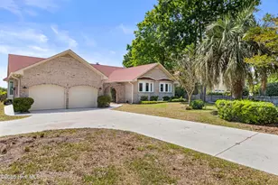 995 Chadwick Shores Dr, Sneads Ferry, NC 28460 - Photo 2