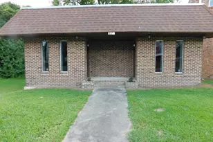 821 Queen St, New Bern, NC 28560 - Photo 1