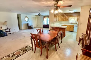 201 Pecan Dr, Elizabethtown, NC 28337 - Photo 6