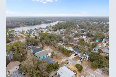 127 NW 18th Street, Oak Island, NC 28465 - Photo 4