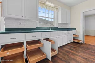 201 E Hargett St, Richlands, NC 28574 - Photo 6
