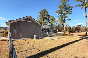 561 Singletary Ave, Elizabethtown, NC 28337 - Photo 6