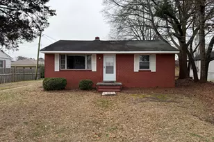 311 W Fremont St, Burgaw, NC 28425 - Photo 2