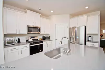 1001 Alizarin Lane, New Bern, NC 28562 - Photo 14