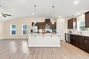 621 W Beaufort Rd, Beaufort, NC 28516 - Photo 10