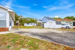 304 NE 50th St, Oak Island, NC 28465 - Photo 2