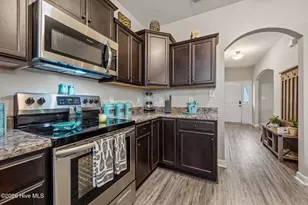 243 Breakwater Dr, Sneads Ferry, NC 28460 - Photo 6