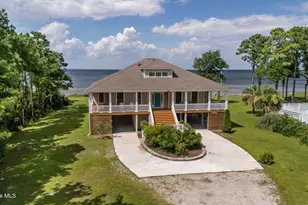 522 Sandy Point Dr, Beaufort, NC 28516 - Photo 2