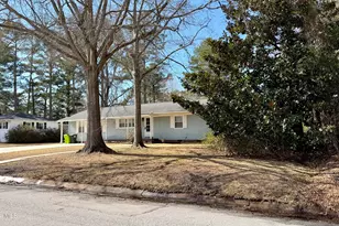 1113 Cherry Tree Dr, New Bern, NC 28562 - Photo 2