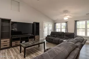 321 Barbara Dr, New Bern, NC 28562 - Photo 8