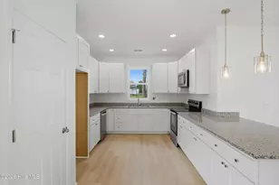 706 W Hayes St, Burgaw, NC 28425 - Photo 12