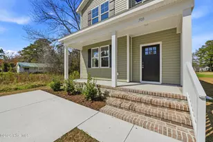 706 W Hayes St, Burgaw, NC 28425 - Photo 4