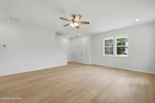 706 W Hayes St, Burgaw, NC 28425 - Photo 8
