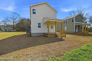 708 W Hayes St, Burgaw, NC 28425 - Photo 32