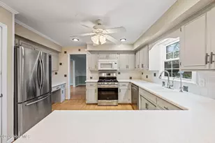 327 Plantation Dr, New Bern, NC 28562 - Photo 20