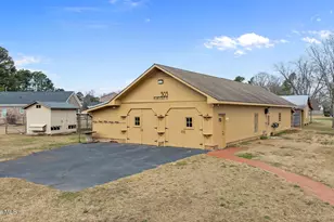 303 N Lincoln St, Benson, NC 27504 - Photo 54
