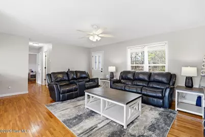 525 W Edwards Street, Princeton, NC 27569 - Photo 4