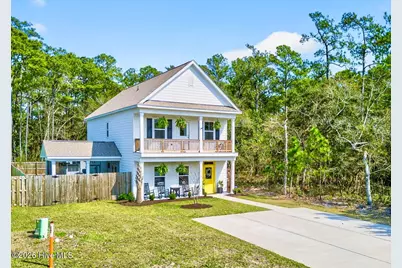 1212 N Caswell Avenue, Southport, NC 28461 - Photo 1