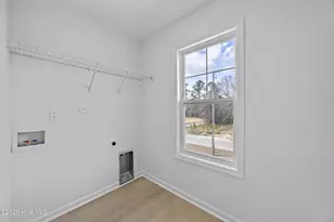 709 W Hayes St, Burgaw, NC 28425 - Photo 30