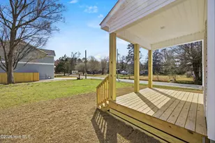 711 W Hayes St, Burgaw, NC 28425 - Photo 32