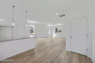711 W Hayes St, Burgaw, NC 28425 - Photo 14