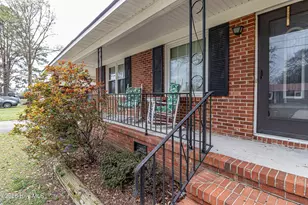 612 E Main St, Mount Olive, NC 28365 - Photo 2