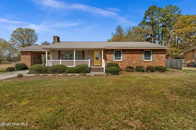 129 Pineland Avenue, Mount Olive, NC 28365 - Photo 1