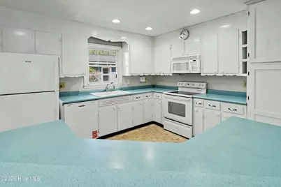 101 NE 40th Street, Oak Island, NC 28465 - Photo 16