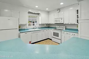 101 NE 40th St, Oak Island, NC 28465 - Photo 16