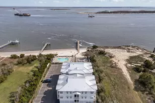 704 E Moore St, Southport, NC 28461 - Photo 2
