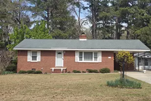 214 E Bladen St, Bladenboro, NC 28320 - Photo 2