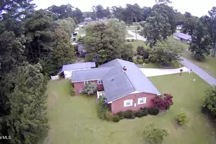 214 E Bladen St, Bladenboro, NC 28320 - Photo 2