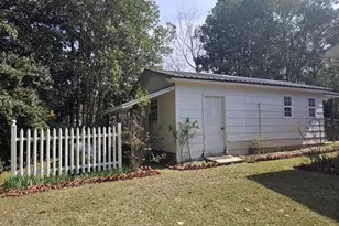 214 E Bladen St, Bladenboro, NC 28320 - Photo 10