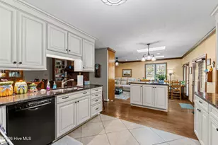 205 W Hedgelawn Way, Southern Pines, NC 28387 - Photo 18