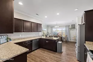 880 Stormy Gale Ln, Sneads Ferry, NC 28460 - Photo 10